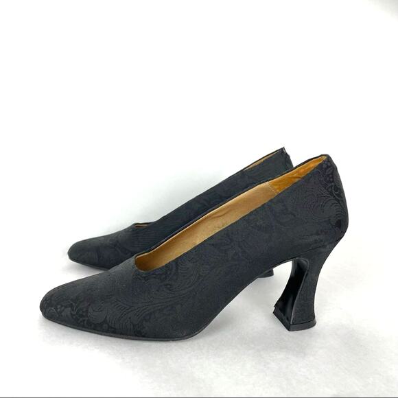 Vintage Kenneth Cole Black Heels Pumps Unusual Shape - Picture 1 of 10